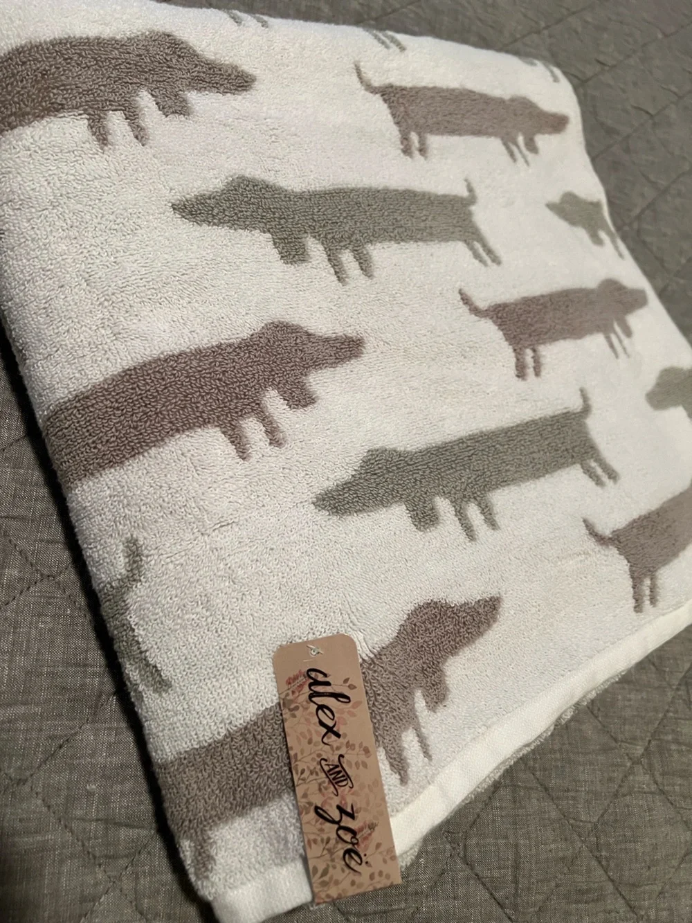 Alex & Zoe bath towel dachshund print doxie white gray NTW